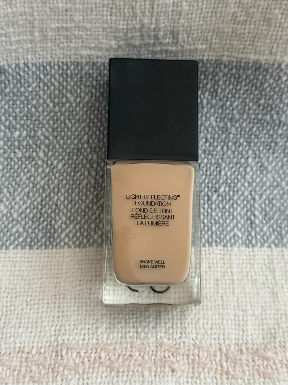 NARS Sheer Glow Foundation - Fiji